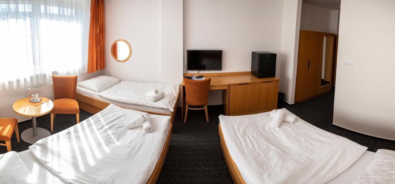 Hotel Puls ออสตราวา ภายนอก รูปภาพ