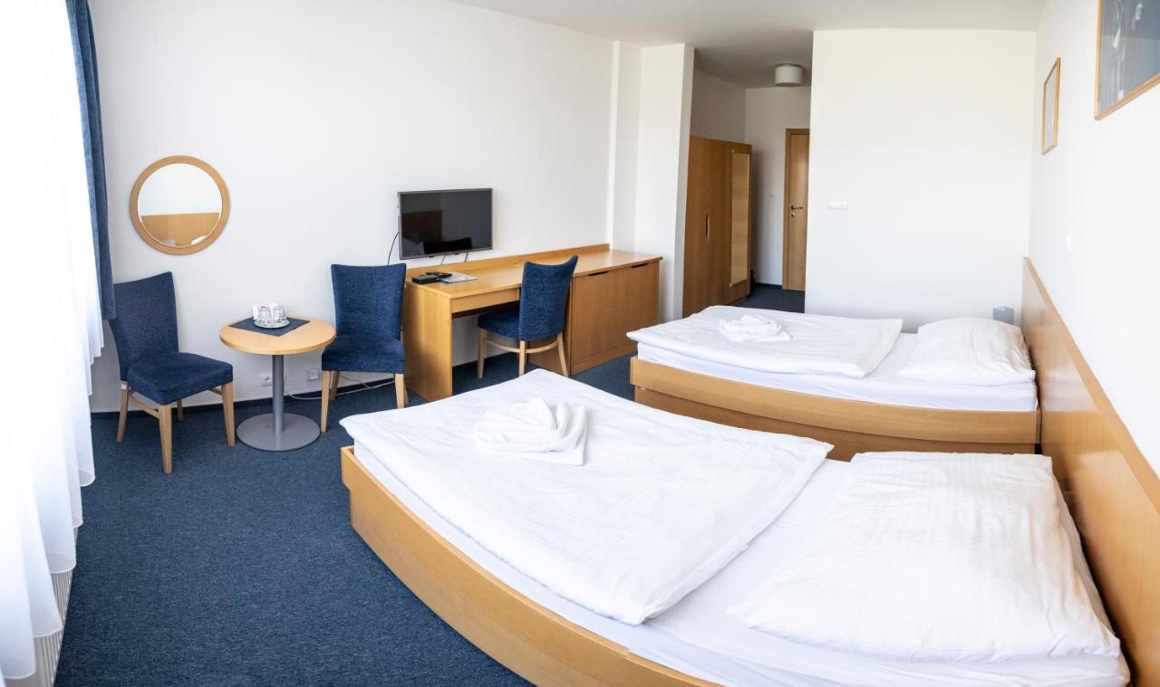 Hotel Puls ออสตราวา ภายนอก รูปภาพ