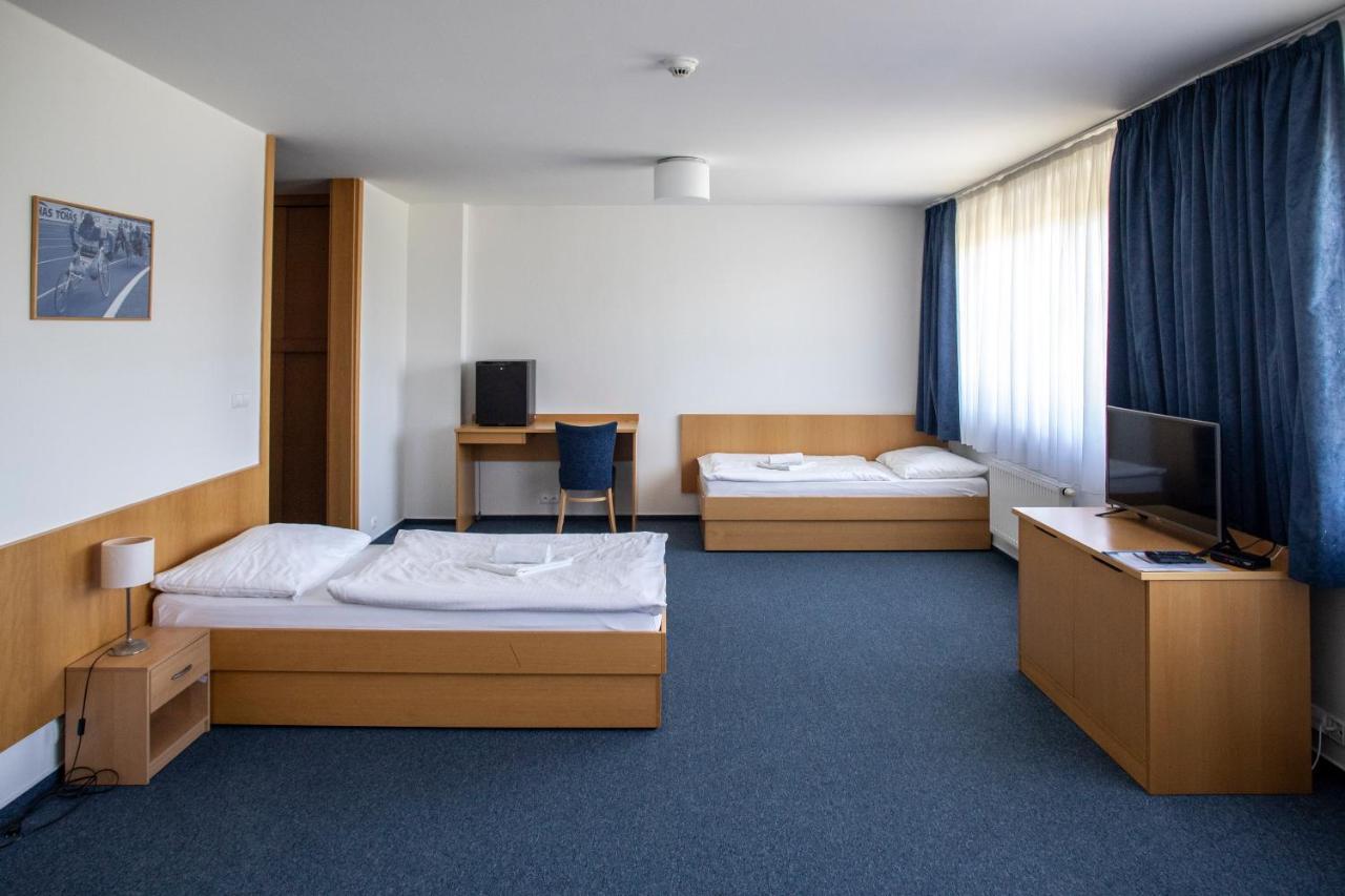 Hotel Puls ออสตราวา ภายนอก รูปภาพ